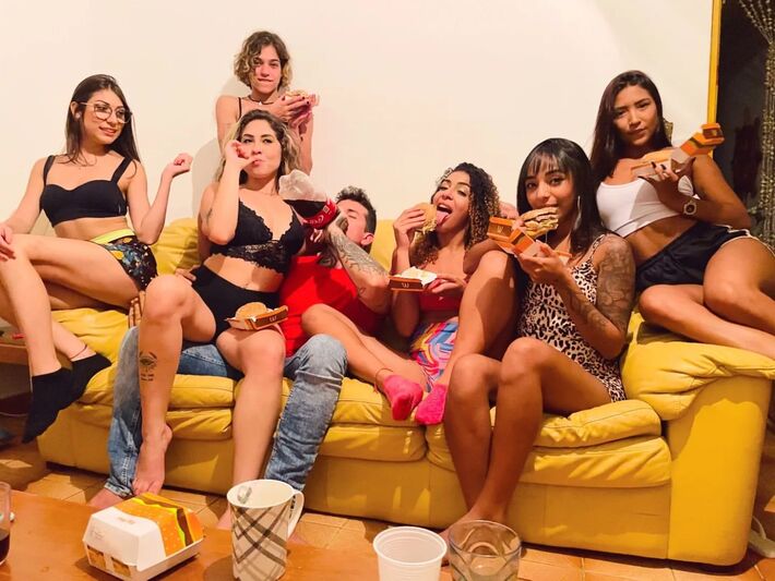 Arthur Urso e parte de sua mulheres em imagem postada no Instagram. Foto: Redes