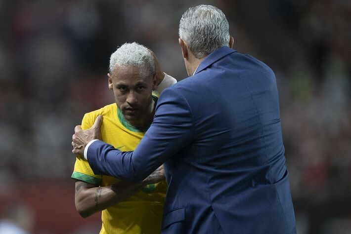 Brasil x Coreia do Sul - Amistoso da Seleção Brasileira no Seoul World Cup, em Seul. Neymar Jr. é abraçado por Tite. Lucas Figueiredo/CBF