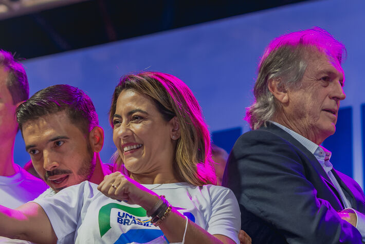 Ao lado de Luciano Bivar está a senadora Soraya Vieira Thronicke, de 49 anos, agora candidata a presidência do Brasil nas eleições de 2022. Foto: Tero Queiroz