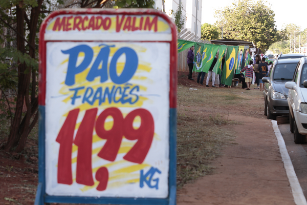 Pão Francês comercializado à R$ 12 o kg em Campo Grande (MS), reflete impacto de políticas econômicas desastradas. Foto: Tero Queiroz
