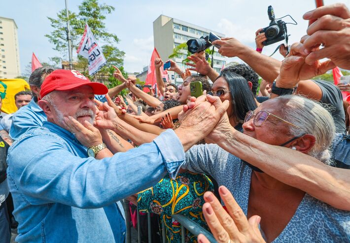 06.10.2022 -  Lula em caminhada em São Bernardo do Campo, próximo à sede do Sindicato dos Metalúrgicos do ABC. Foto: Ricardo Stuckert   