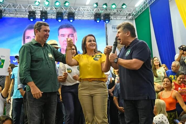 Da esquerda para a direita: Eduardo Riedel, candidato ao governo em Mato Grosso do Sul, Adriane e Lídio Lopes. Foto: Reprodução 