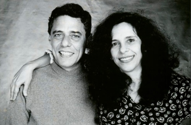 Chico Buarque e Gal Costa em um ensaio fotográfico de Adriana Pittigliani em 1993, à época do disco "Paratodos".