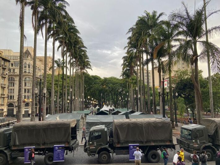 Caminhões e barracas do Exército montadas na Praça da Sé para o evento Pop Rua Jud Sampa 2, 20/11/2022 | Foto: Revista Oeste