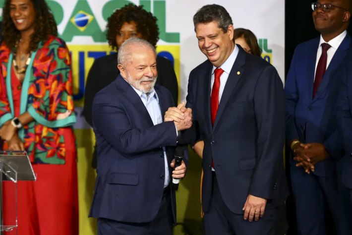 Lula e o futuro ministro da Secretaria-Geral, Márcio Macedo. Foto: Marcelo Camargo/Agência Brasil