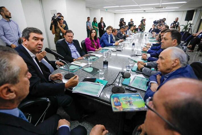 Reunião entre governador eleito, Eduardo Riedel e os deputados na ALEMS. Foto: Saul Schramm