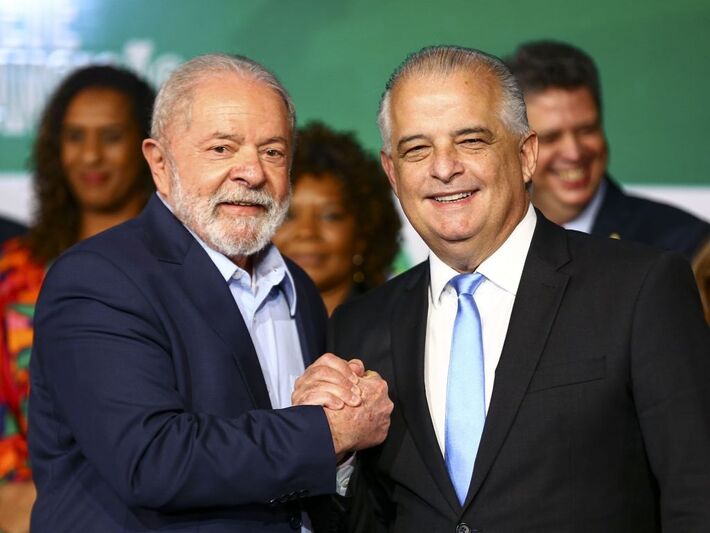 O presidente eleito, Luiz Inácio Lula da Silva, e o futuro ministro de Portos e Aeroportos, Márcio França, durante anúncio de novos ministros que comporão o governo. Foto: Marcelo Camargo/Agência Brasil