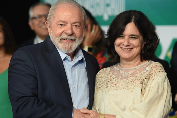 Presidente Lula com Nísia Trindade, futura Ministra da Saúde. Foto: Ton Molina/Fotoarena/Estadão Conteúdo