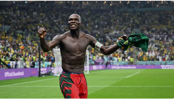 Vincent Aboubakar marcou um gol da vitória no final para vencer o Brasil, mas não foi o suficiente para enviar Camarões à fase eliminatória da Copa do Mundo da FIFA Catar 2022. Foto: FIFA World Cup Qatar 2022