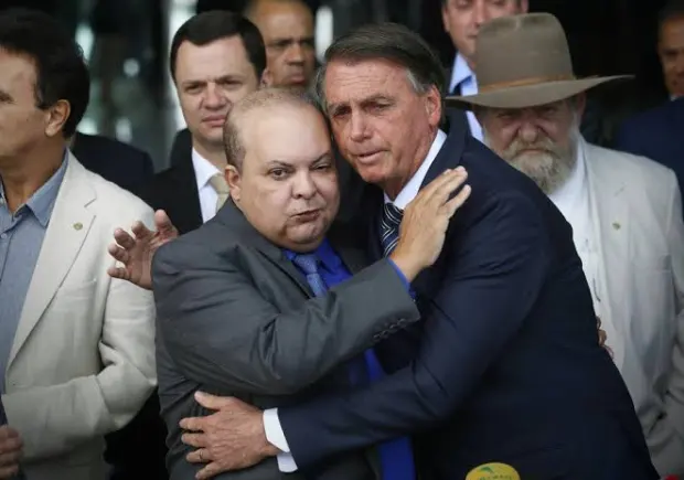 O governador afastado Ibaneis Rocha e o ex-presidente Jair Bolsonaro. Foto: Reprodução
