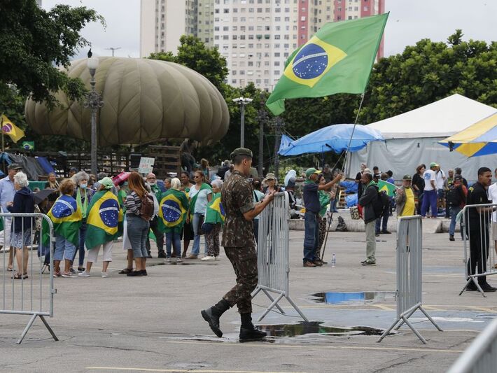 Desmontagem do acampamento de bolsonaristas em frente ao Palácio Duque de Caxias, sede do Comando Militar do Leste do Exército Brasileiro.  Foto: Fernando Frazão/Agência Brasil