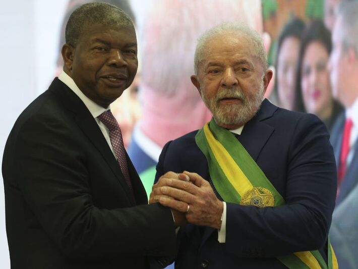 O presidente Luiz Inácio Lula da Silva, recebe os cumprimentos dos chefes de Estado no Palácio do Planalto.  Foto: Tânia Rego/Agência Brasil