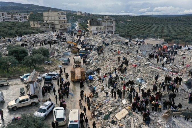 Durante a noite, um enorme tremor de magnitude 7,8 atingiu a cidade turca de Gaziantep, matando pelo menos 1.500 pessoas. Um segundo terremoto ocorreu por volta do meio-dia na segunda-feira e teme-se que tenha causado muito mais mortes. Foto: Redes 