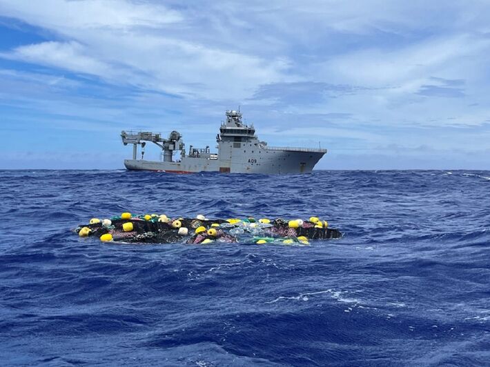 3,2 toneladas de cocaína foram recuperadas no Oceano Pacífico durante a Operação Hydros. Foto / NZDF