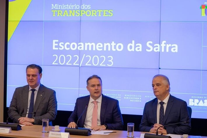 Ministros Carlos Fávaro, Renan Filho e Márcio França durante reunião em Brasília. Crédito: Márcio Ferreira/MT
