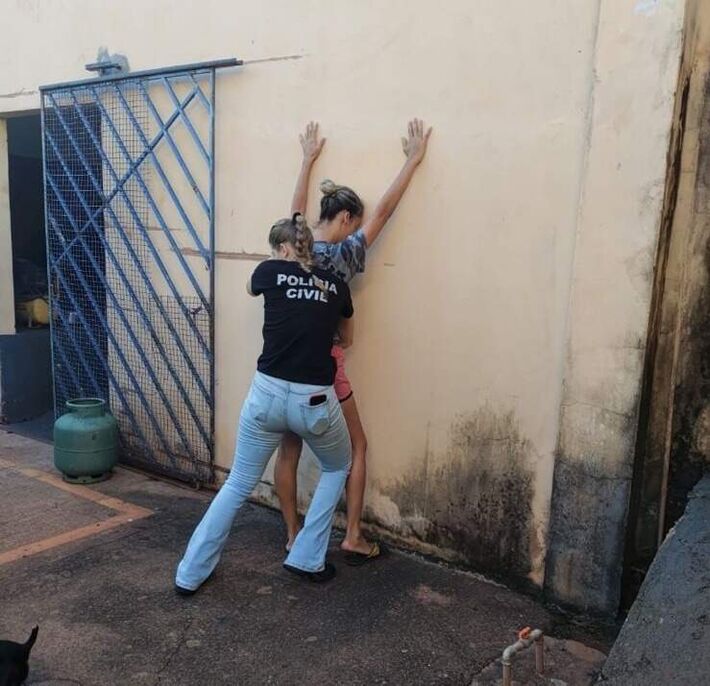 Darle quando foi presa pela Polícia Civil em fevereiro. (Foto: Divulgação/PCMS).