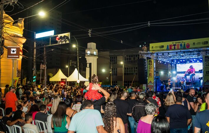 Cruzamento de avenidas foi lotado pelo público que se fez presente na inauguração da Casa do Artesão, em Campo Grande. Foto: @teroqueiroz | @teatrinetv
