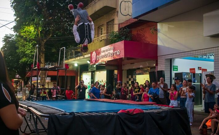 Apresentação do espetáculo 'O Grande Salto', de João Rocha de Dourados. Foto: Tero Queiroz