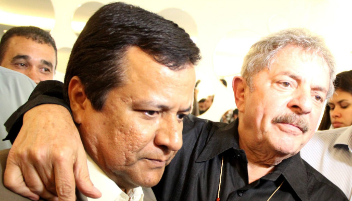 Lula abraçando Amarildo Cruz