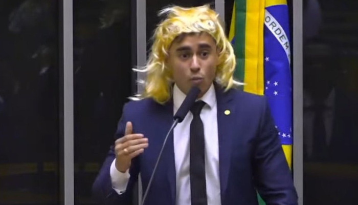 Esse é Nikolas Ferreira, um político brasileiro que germinou em meio ao bolsonarismo. Foto: Transmissão ao vivo da Câmara