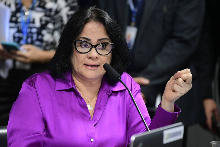 A senadora Damares Alves (Republicanos-DF) na comissão de Educação, Cultura e Esporte - Foto: Pedro França/Agência Senado