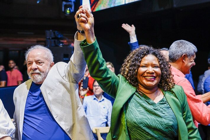 (11.05.2023) - O presidente Lula e a ministra da Cultura Margareth Menezes, durante o ato de lançamento da Lei Paulo Gustavo, na Concha Acústica do Teatro Castro Alves, Salvador (BA). Foto: Ricardo Stuckert/PR