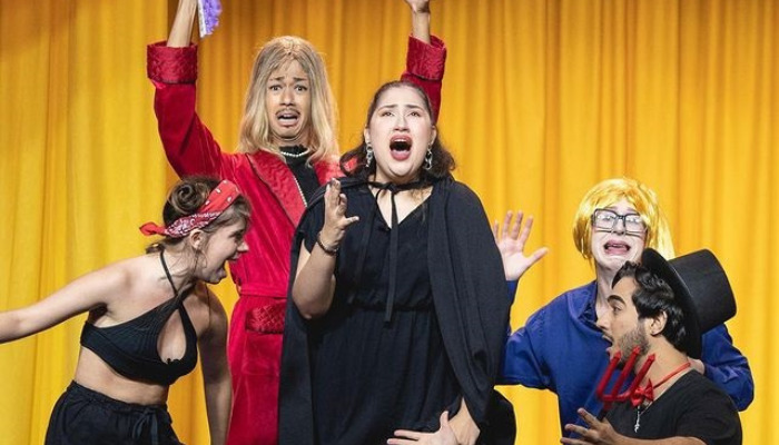 Giovanna Zottino, ao centro, entre artistas selecionados para o elenco de 'Atua ou Surta'. Foto: Divulgação