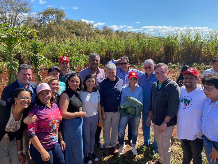 Ministro Paulo Teixeira retoma reforma agrária no Distrito de Nova Itamarati. Foto: Alex Nantes