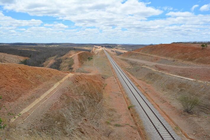 A Ferrovia Transnordestina foi projetada para ser a principal linha ferroviária da região nordeste, visto que ajudaria na exploração de recursos importantes para a economia dos estados nordestinos.Foto: Isaque Almeida