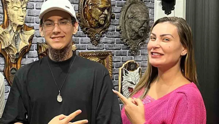 Andressa Urach e o filho mais velho, Arthur Foto: Instagram