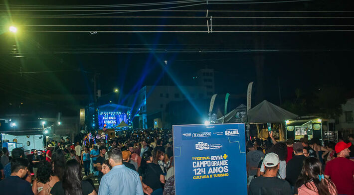 (23.ago.23) - Esplanada Ferroviária ficou tomada de gente no 1&ordm; dia do Festival Reviva Mais Campo Grande 124 anos. Foto: Tero Queiroz