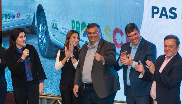 (28.ago.23)  A ministra do Planejamento e Orçamento, Simone Tebet; a Senador Soraya Thronicke; o ministro da Justiça e Segurança Pública, Flávio Dino; o governador Eduardo Riedel e o deputado federal Vander Loubet (PT), em Campo Grande (MS). 