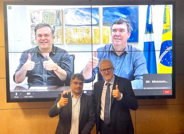 (10.ago.23) - O Governador Eduardo Riedel e o deputado federal Vander Loubet durante reunião com técnicos do Ministério do Meio Mabiente do governo Lula (PT). Foto: Reprodução