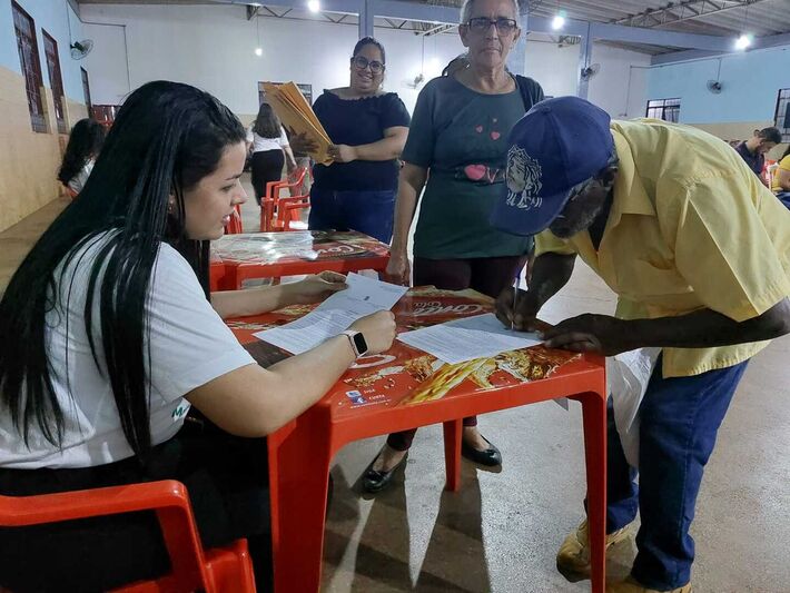 Em 4 de setembro o Incra Itinerante em MS atendeu agricultores familiares nos assentamentos de Ponta Porã/MS. Foram emitidos 217 Contratos de Concessão de Uso (CCU) nos assentamentos Aba da Serra I e II, Boa Vista, Corona, Dorcelina Folador, Itamarati I.