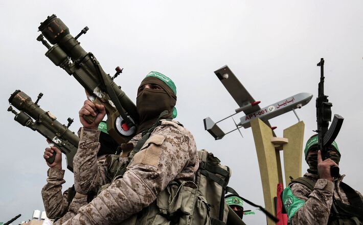 Combatentes das Brigadas Izz al-Din al-Qassam, durante uma cerimônia em memória de Muhammad al-Zawari na cidade de Rafah, no sul da Faixa de Gaza, em 31 de janeiro de 2017.