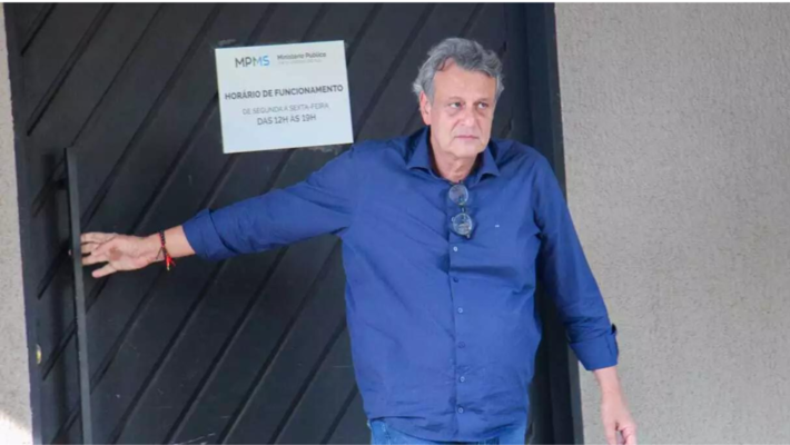 Flávio Britto ao deixar sede do Gaeco após ser interrogado (Foto: Juliano Almeida)  - CREDITO: CAMPO GRANDE NEWS