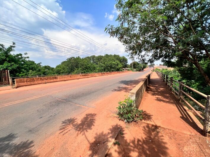 Ponte sofre com frequentes alagamentos o que impede o trânsito de veículos entre as movimentadas regiões da Capital sul-mato-grossense. Foto: Reprodução