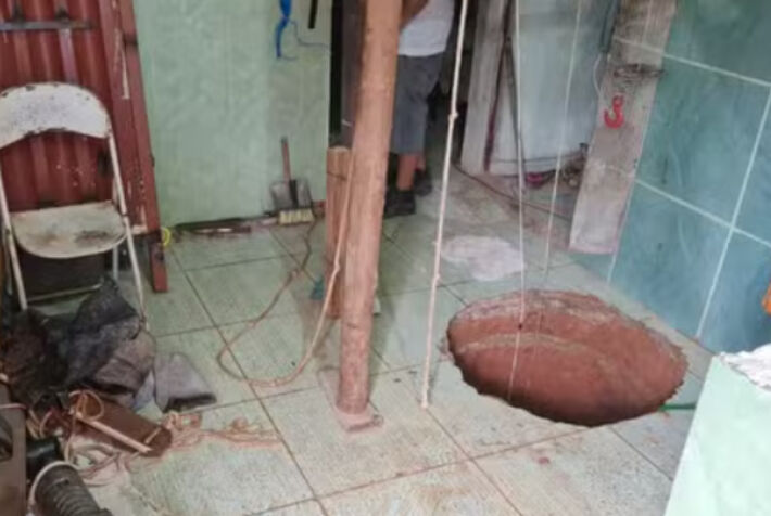 Idoso morre após cair em buraco de 40 metros que havia cavado para encontrar 'tesouro'. Foto: Corpo de Bombeiros