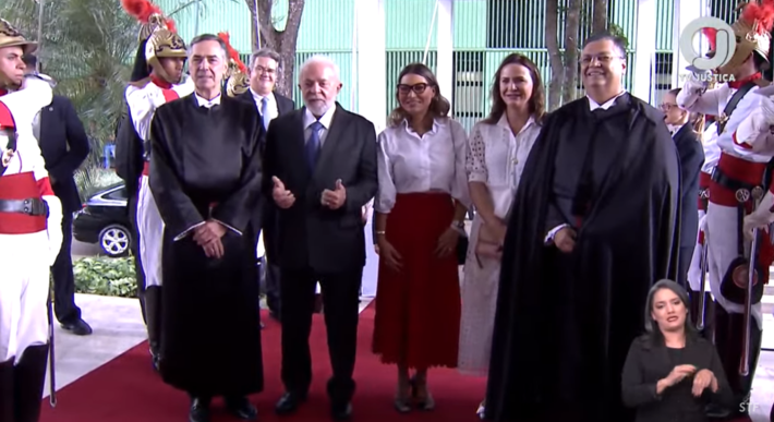 Flávio Dino ao lado do presidente Lula durante cerimônia de posse como ministro do STF. Foto: TV STF 