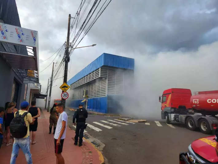 Camelódromo de Campo Grande teve boxes destruídos pelo fogo. Foto: Marcos Maluf - Campo Grande News. 