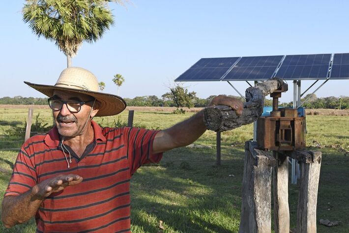 Morador da região do Pantanal tem acesso a energia solar. Foto: Bruno Rezende (Ilumina Pantanal)