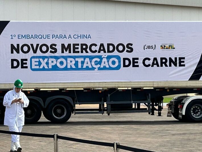 Presidente Lula acompanha primeiro embarque de carne à China a partir de uma planta da JBS em Campo Grande (MS). Foto: MS Notícias