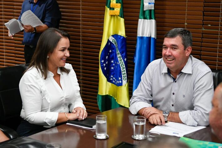 Adriane Lopes e o governador Eduardo Riedel. Foto: Reprodução
