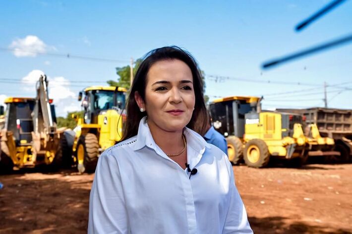 A prefeita Adriane Lopes em vistoria as obras no Serradinho. Foto: Reprodução