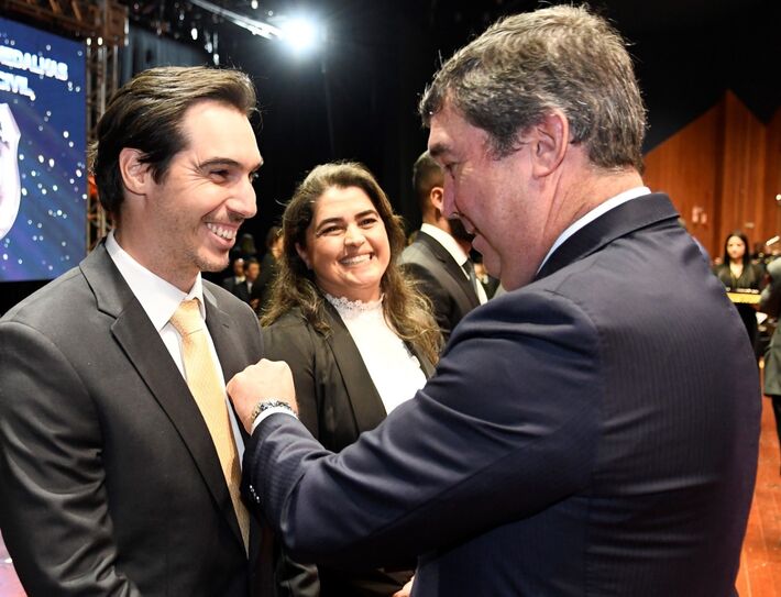 Rodrigo Pérez, secretário de Governo, com o governador Eduardo Riedel. (Foto: Divulgação)