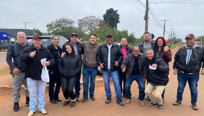  Adesivagem de Álvaro Soares mobilizou pré-candidatos à câmara e apoiadores  