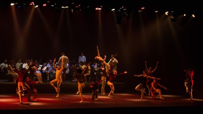 O espetáculo Guadakan, do Instituto Moinho Cultural Sul-Americano, de Corumbá (MS), lotou o Teatro Glauce Rocha (UFMS), durante uma sessão às 20h da 4ª.feira (12.abr.23), em Campo Grande (MS). Foto: Tero Queiroz