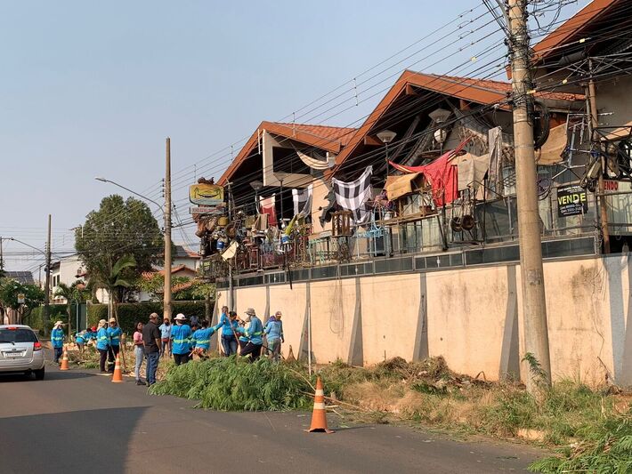 Casa do acumulador foi alvo de ação policial e mutirão de limpeza