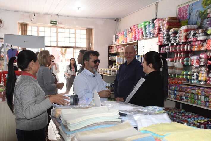 Comércio e geração de empregos aproximam Carlos da UCP e a população.  Foto: Valmirar Gomes