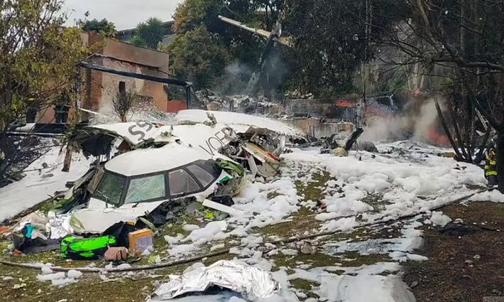 Todos os passageiros e tripulantes morreram na queda